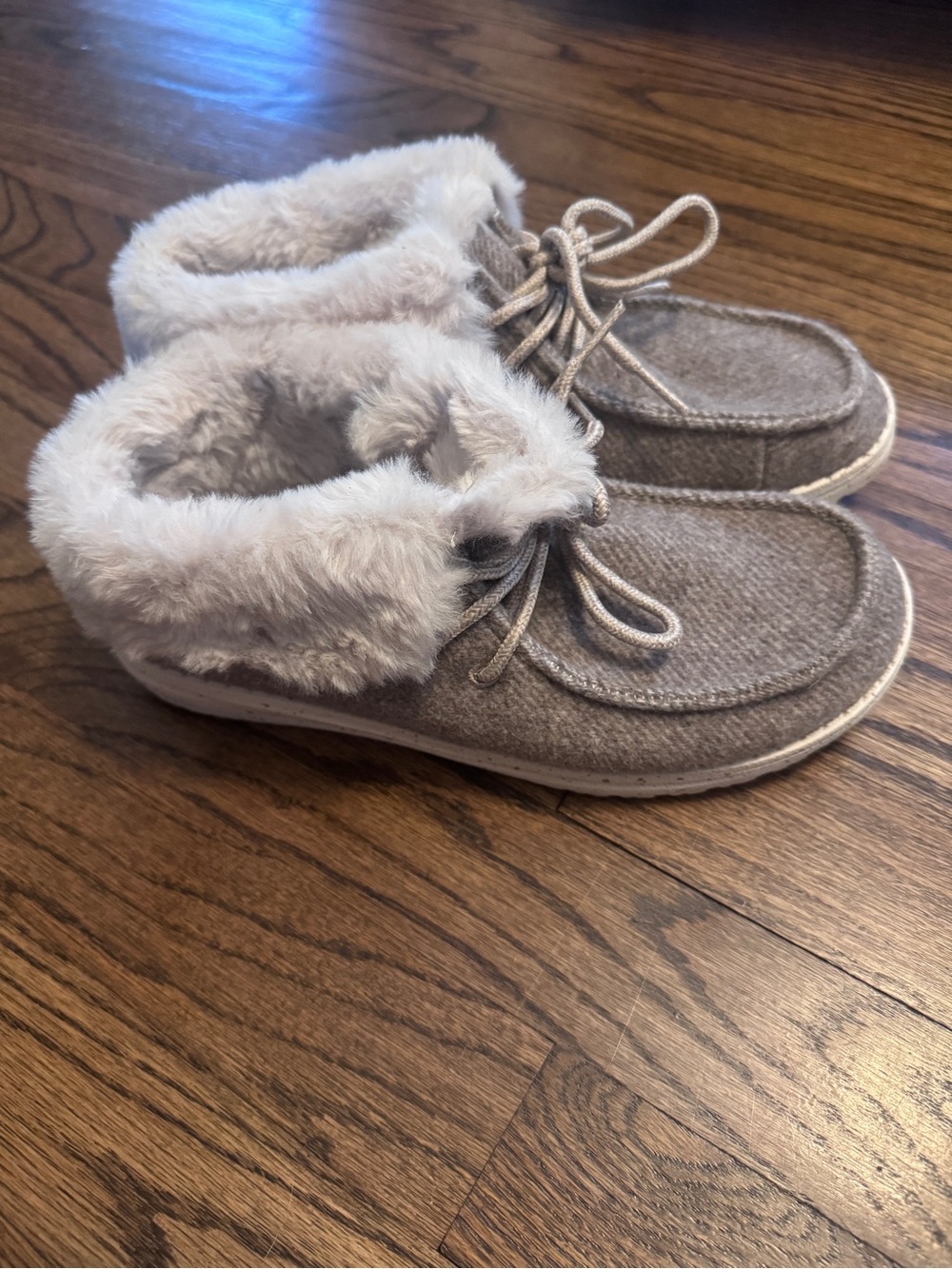 Cozy women’s Faux-Fur Lined Gray Bootie Sneakers